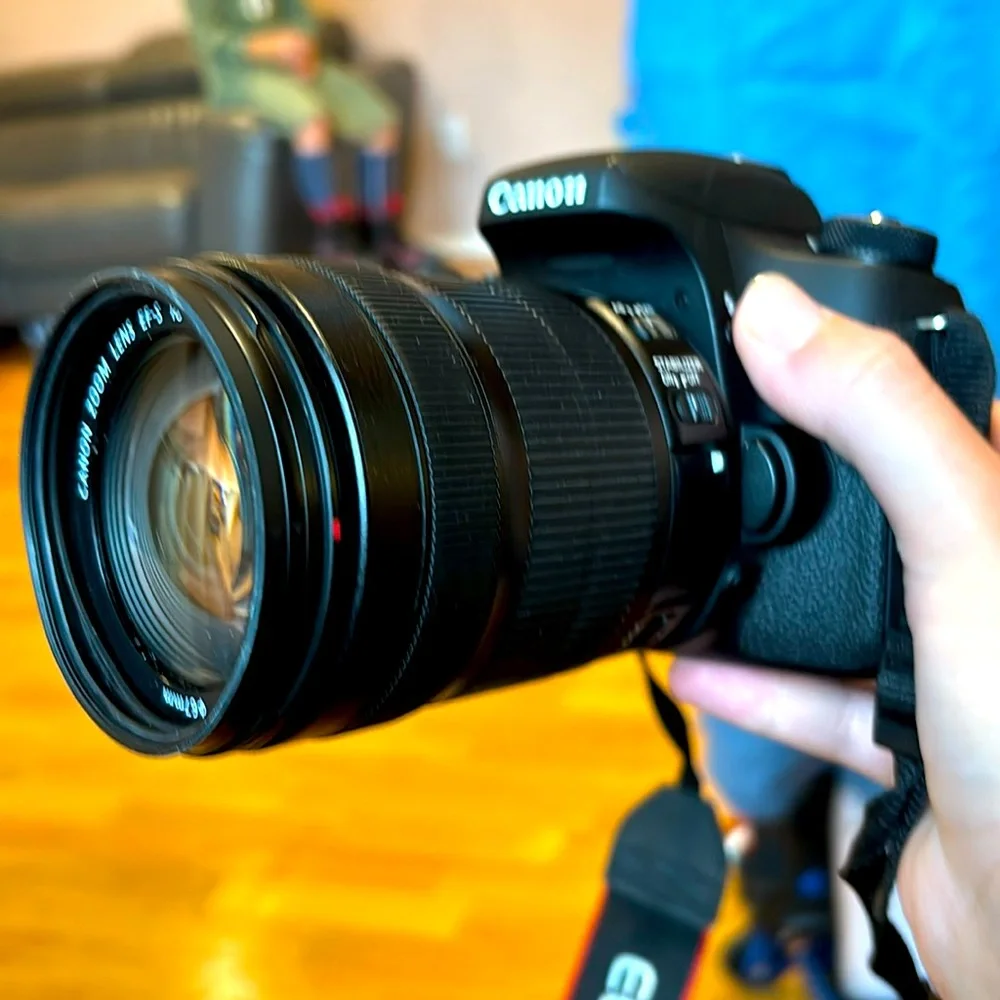 Used in great condition canon eos rebel t6s